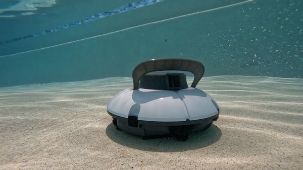 Aiper Seagull 600 cleaning a pool floor