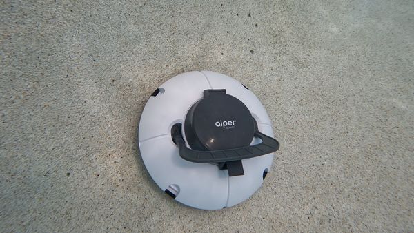 Aiper Seagull 600 on a gunite pool floor
