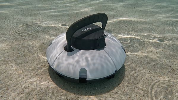 Aiper Seagull 600 top view in water