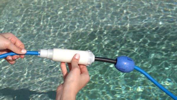 Dolphin E30 cord and anti-tangle swivel as it works the waterline
