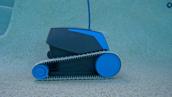 Side view of the Dolphin Escape
