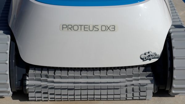 Front view close-up of the Dolphin Proteus DX3