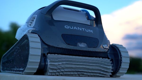 Close-up of the Dolphin Quantum's dual-filter system