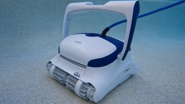 Front three-quarter view of the Dolphin Sigma cleaning the floor