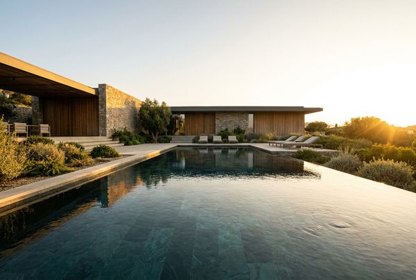 Dark grey pebble finish pool in a modern backyard