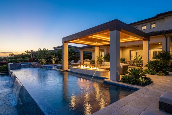 Pergola with retractable side screens for privacy and shade