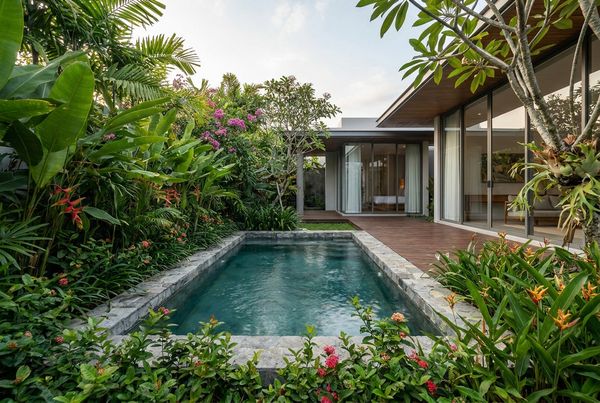 Plunge pool with spa jets bubbling along a curved bench